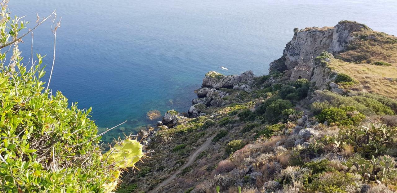 L'Isola Di Ago Lejlighed Torregrotta Eksteriør billede